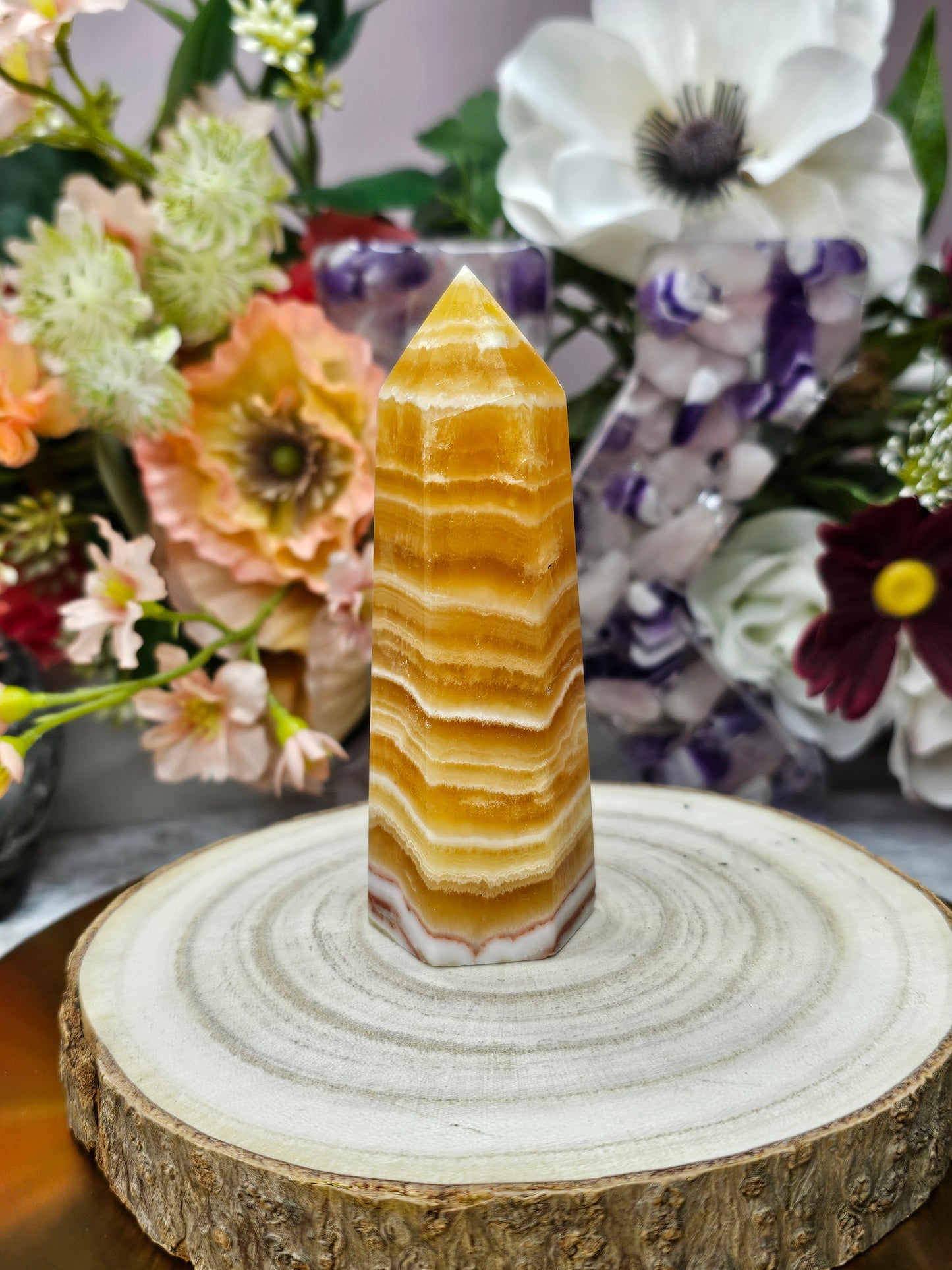Orangencalcit Turm