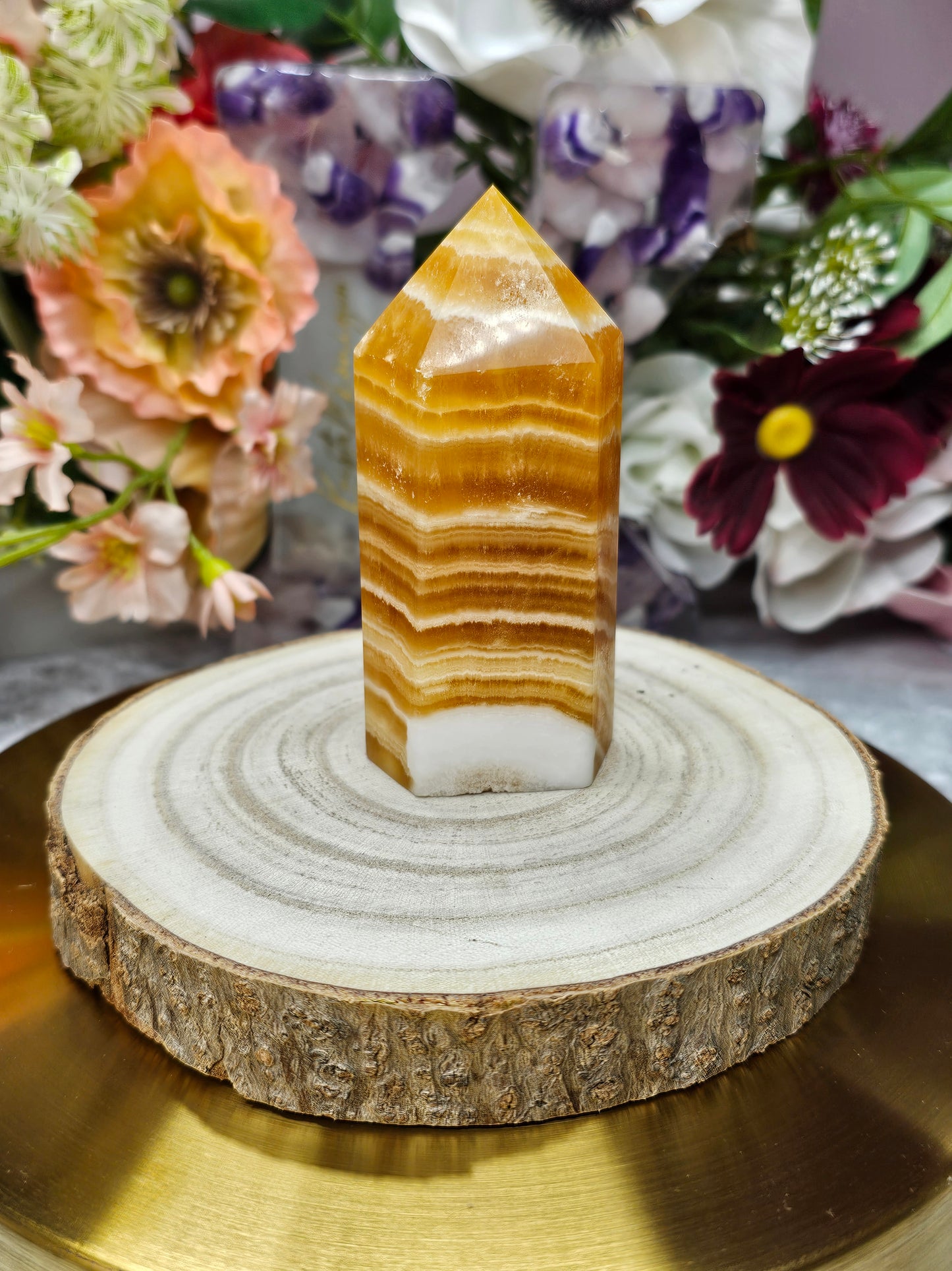 Orangencalcit Turm