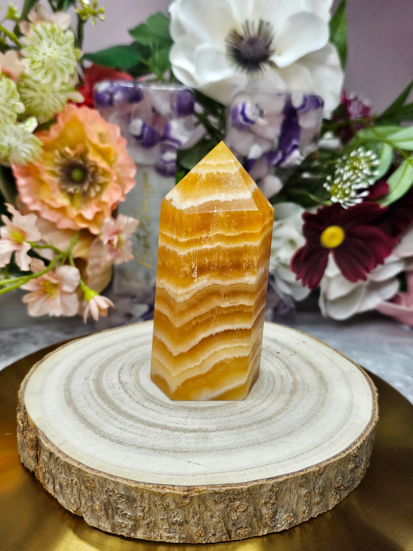 Orangencalcit Turm