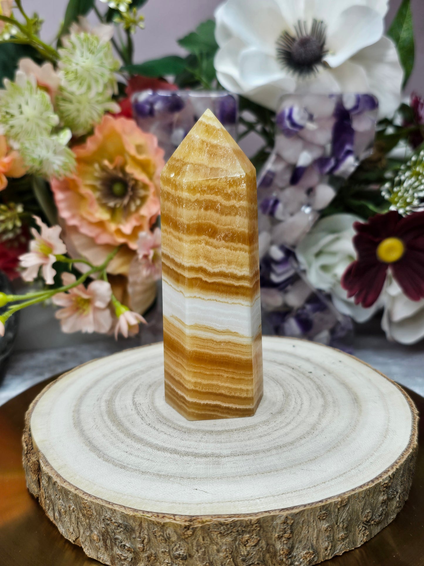 Orangencalcit Turm