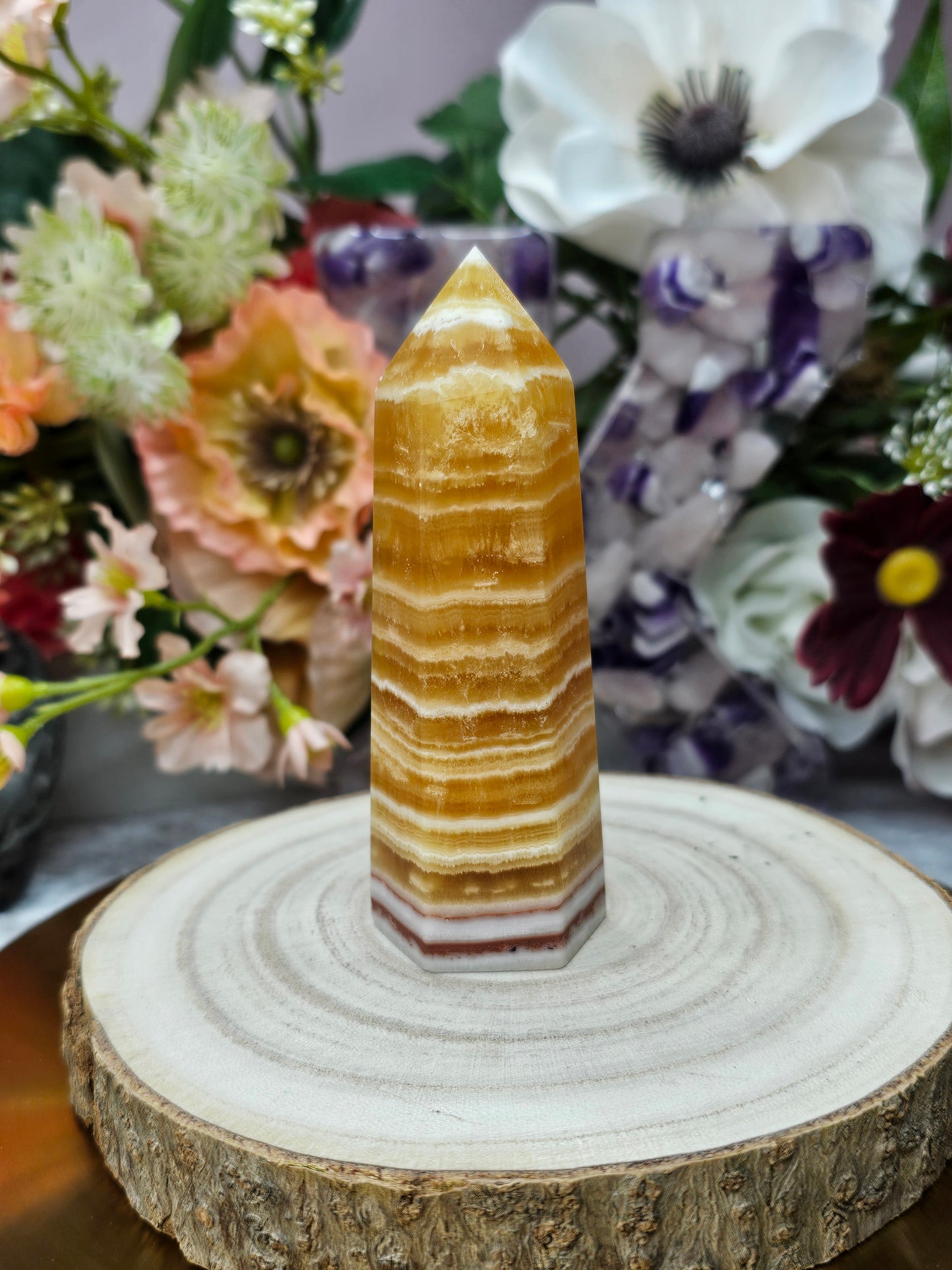 Orangencalcit Turm